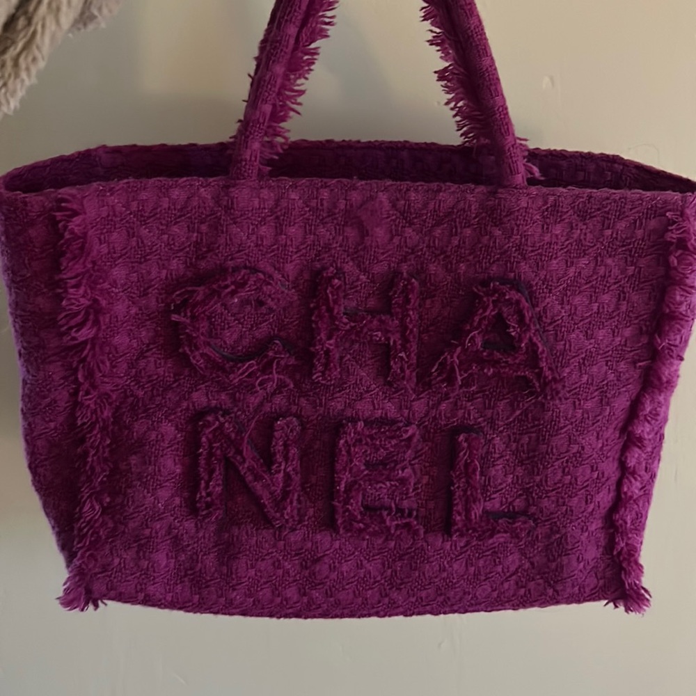 CHANEL tote - Like New!